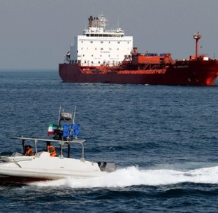 تهران در خلیج فارس تحریم را تلافی می کند